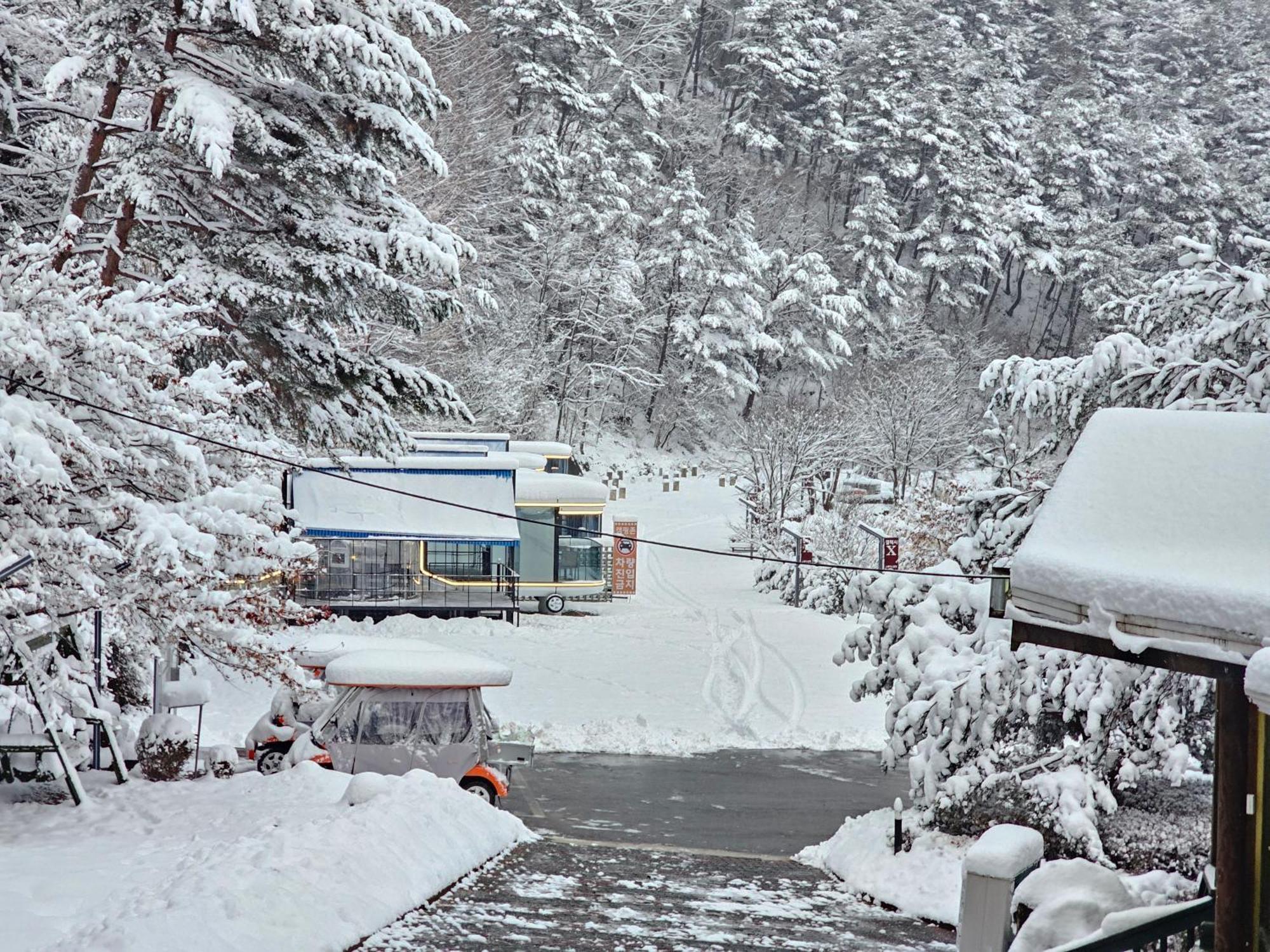 Galaxy X Hotel Type Caravan Glamping & Pension Pyeongchang Exterior photo